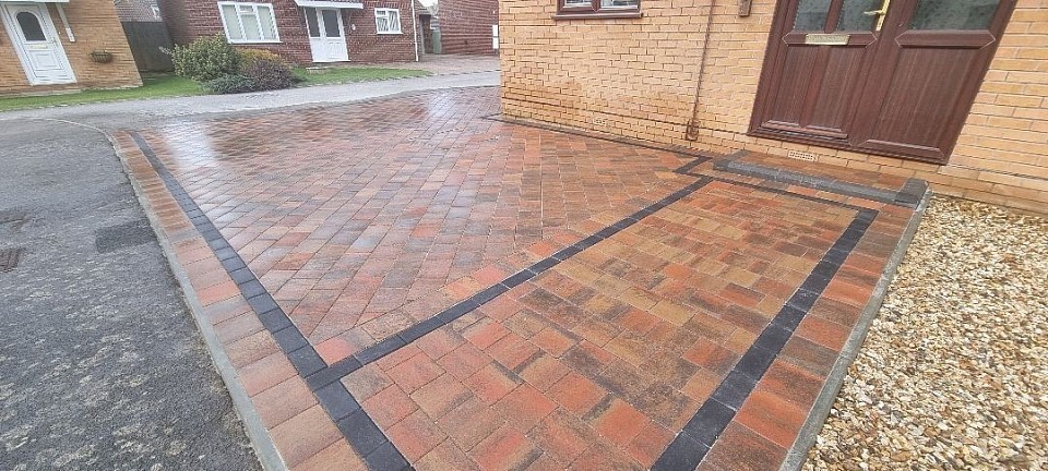 Block paved driveway completed in Hampshire using Tobermore Shannon in Heather with a jet black border