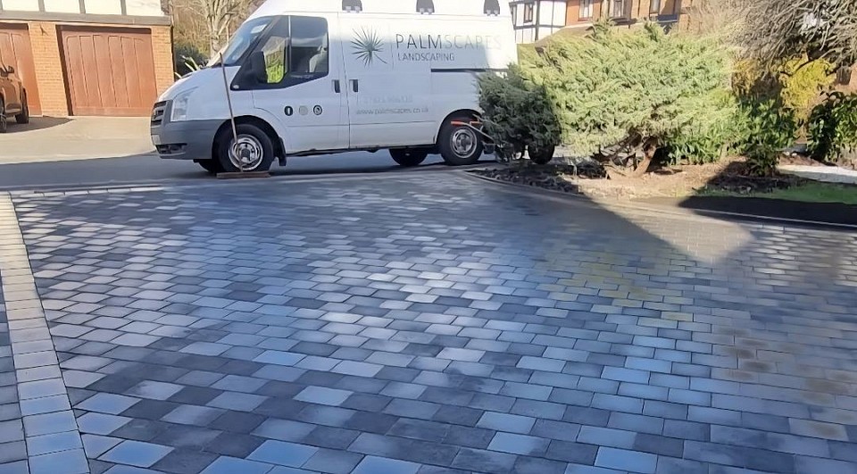 Driveway project in Hedge End Hampshire using Tobermore Shannon in Charcoal with a Shannon slate border