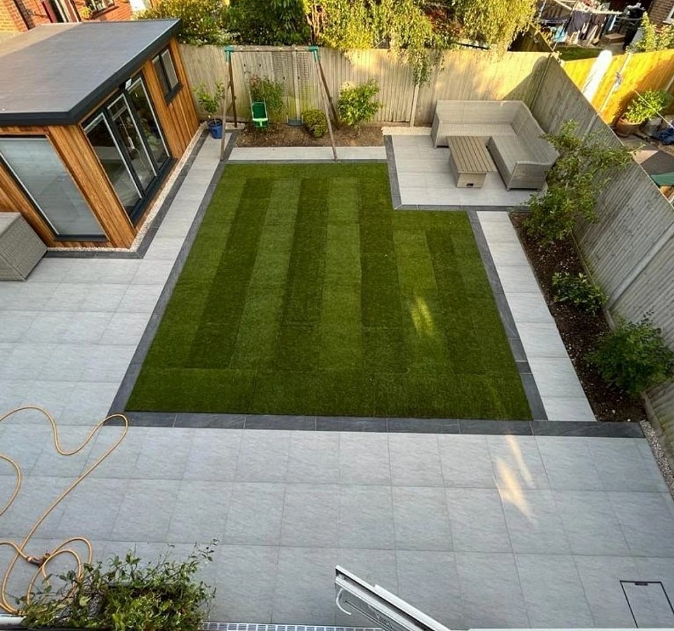 Porcelain paving and fully landscaped garden in Locks Heath