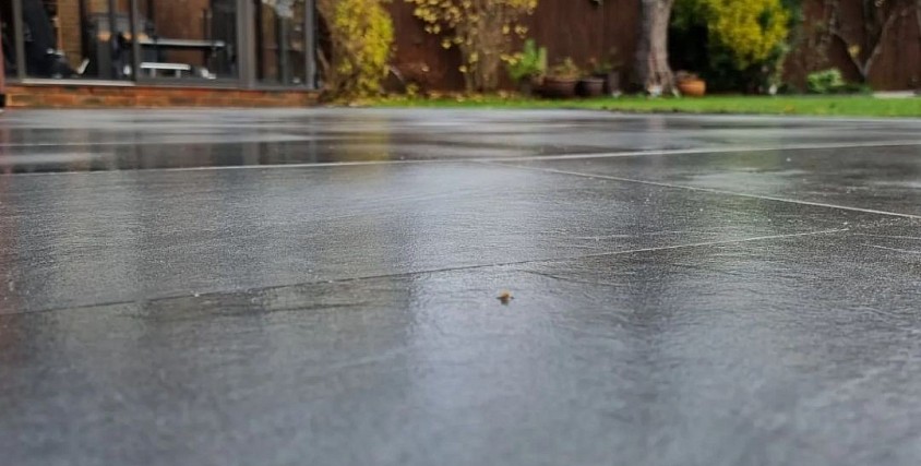 Easy maintenance, modern and contempory porcelain paving
