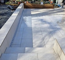 The use of porcelain on retaining walls